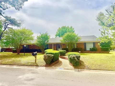 1800 Southridge Dr, Denton, TX 76205