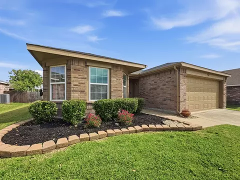1405 Eagles Nest Trl, Krum, TX 76249