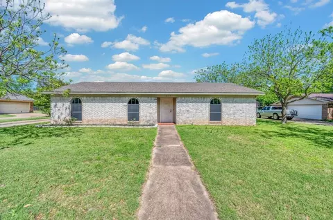 216 Texas Ave, Hewitt, TX 76643