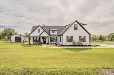 2004 Feather Ln, Weatherford, TX 76088