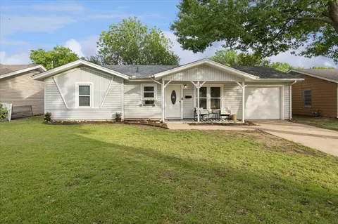 112 Murphy Rd NE, Burleson, TX 76028