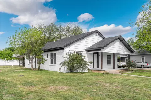 516 S Pecos St, Coleman, TX 76834