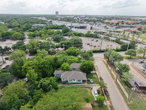 814 E 12th St, Dallas, TX 75203