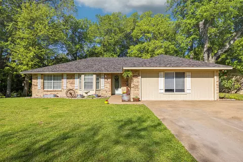 208 Rolling Hills Ln, Farmersville, TX 75442