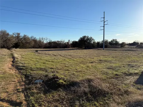 136 Aslan Rd, Poolville, TX 76487
