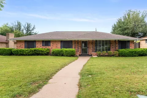 112 Charles St, Desoto, TX 75115
