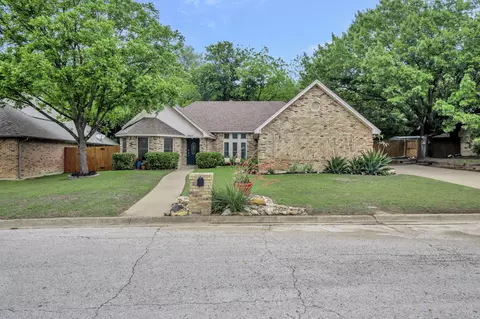 5517 Chimney Rock Rd, Fort Worth, TX 76112
