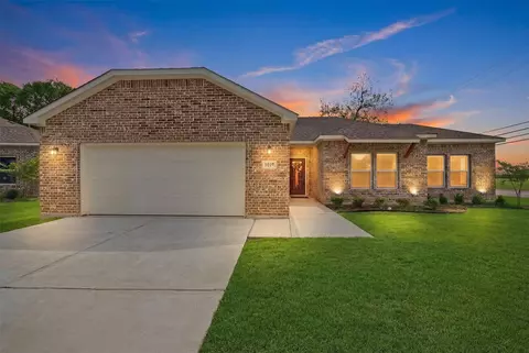 1019 Holiday Dr, Sherman, TX 75090