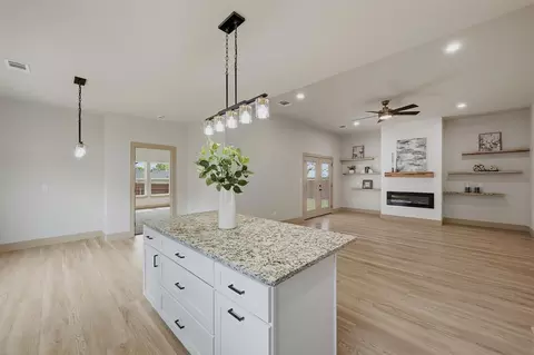 1019 Holiday Dr, Sherman, TX 75090