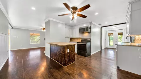 1542 W Reindeer Rd, Lancaster, TX 75146