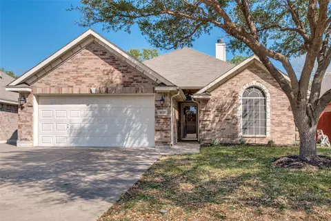 8233 Edgepoint Trl, Hurst, TX 76053