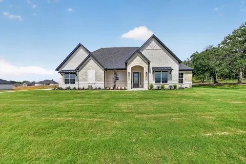 1045 Arbor Vista Dr, Azle, TX 76020