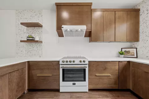 Kitchen - 515 Iron Bridge Rd, Lorena, TX 76655 photo 4 of 6