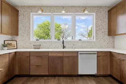 Kitchen - 515 Iron Bridge Rd, Lorena, TX 76655 photo 6 of 6