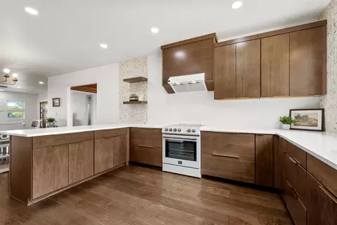 Kitchen - 515 Iron Bridge Rd, Lorena, TX 76655 photo 3 of 6