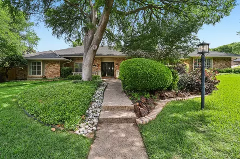 1015 Crowley Rd, Arlington, TX 76012