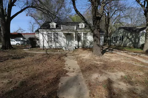 718 SE 24th, Paris, TX 75460