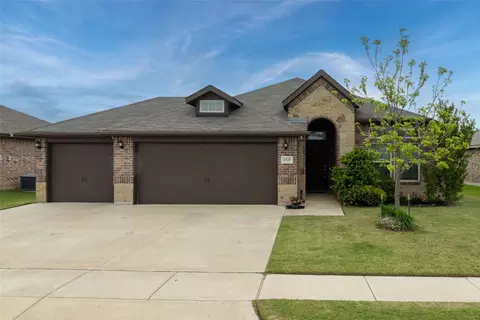 2525 Silver Fox Trl, Weatherford, TX 76087