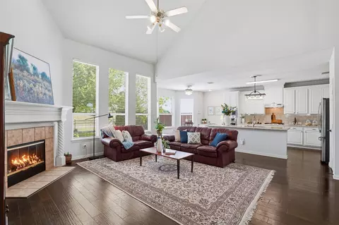 913 Royal Oaks Dr, Mckinney, TX 75072