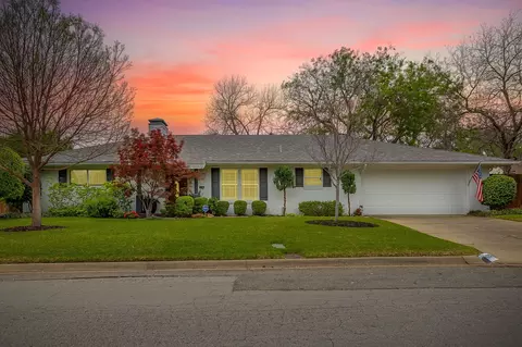 4209 Bilglade Rd, Fort Worth, TX 76109