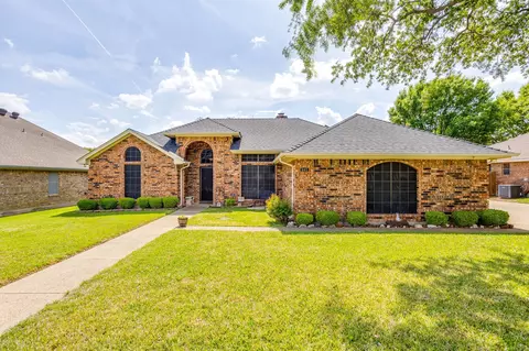 841 Sierra Vista Dr, Burleson, TX 76028