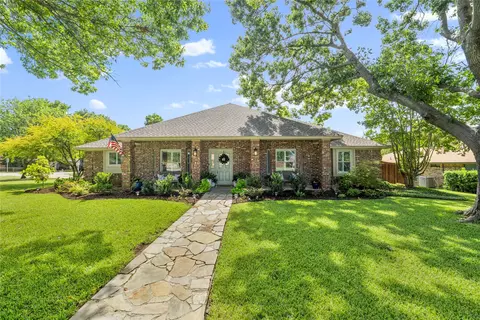 2700 Oak Trail Ct, Arlington, TX 76016