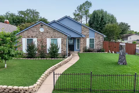 9404 Pinehaven Dr, Dallas, TX 75227
