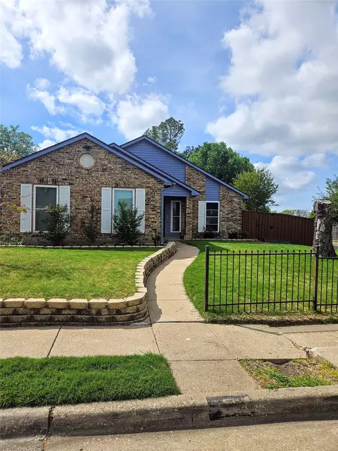 9404 Pinehaven Dr, Dallas, TX 75227