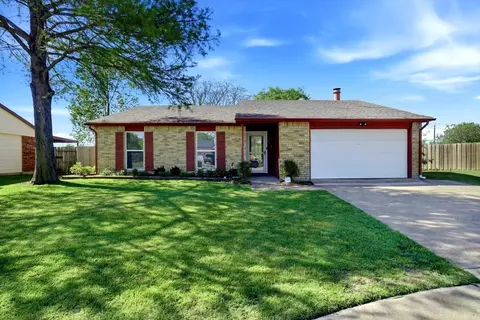 2358 Honeycomb Ct, Fort Worth, TX 76131