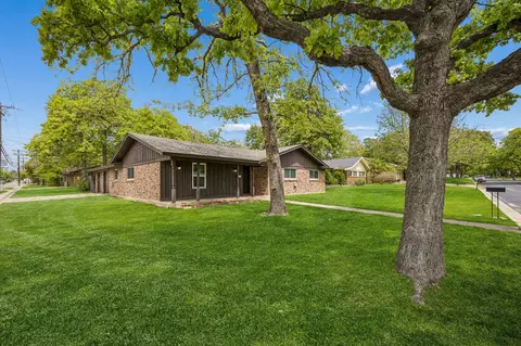 740 Joanna Dr, Hurst, TX 76053