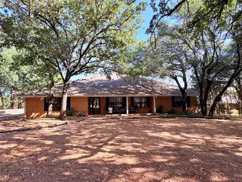 6212 Westover Dr, Granbury, TX 76049