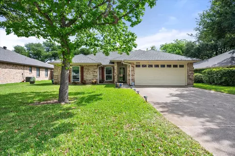 1536 Stratford Dr, Mansfield, TX 76063