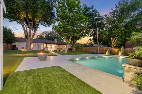 3713 Holland Dr, North Richland Hills, TX 76180
