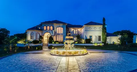 8600 Riviera Ct, Flower Mound, TX 75022