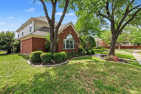 Exterior - 337 Touchdown Dr, Irving, TX 75063 photo 4 of 7