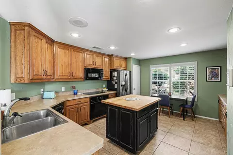 Kitchen - 337 Touchdown Dr, Irving, TX 75063 photo 2 of 5