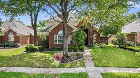 Exterior - 337 Touchdown Dr, Irving, TX 75063 photo 6 of 7