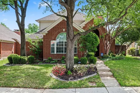 Exterior - 337 Touchdown Dr, Irving, TX 75063 photo 3 of 7