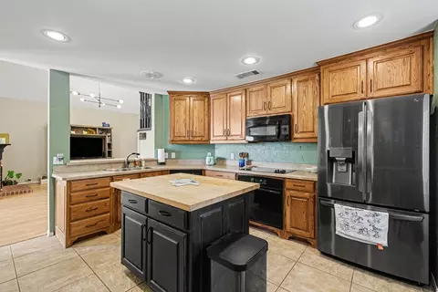 Kitchen - 337 Touchdown Dr, Irving, TX 75063 photo 5 of 5