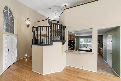 Entry Way - 337 Touchdown Dr, Irving, TX 75063 photo 2 of 5