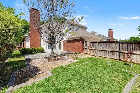 Exterior - 337 Touchdown Dr, Irving, TX 75063 photo 5 of 7