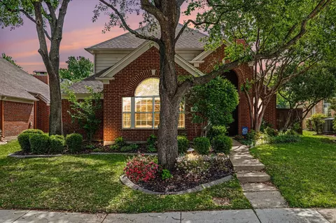 337 Touchdown Dr, Irving, TX 75063