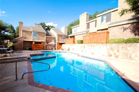 2121 Park Willow Ln #C, Arlington, TX 76011
