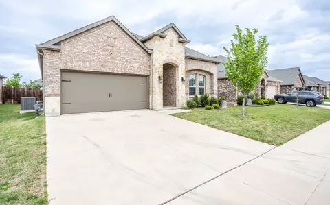 10415 Twisting Springs Dr, Aubrey, TX 76227
