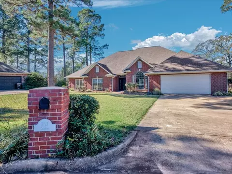 206 Cascade Ct, Lufkin, TX 75901