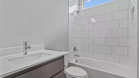 Bath - 729 Soaring Hawk Dr, Fort Worth, TX 76008 photo 3 of 5