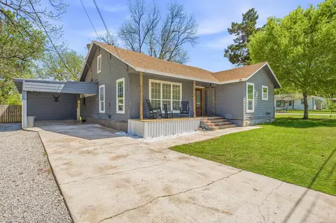 733 S Austin St, De Leon, TX 76444