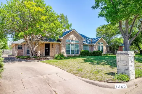 1086 Rock Ridge Dr, Burleson, TX 76028