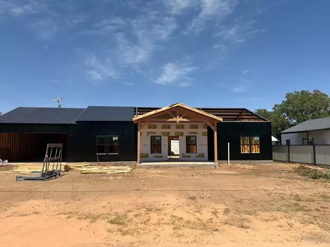 1002 S 9th St, Merkel, TX 79536