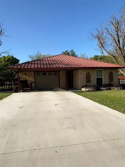 114 W Spencer St, Bangs, TX 76823